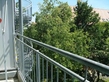 hübsches Apartment * möbliert* großer Südbalkon * Dusche * EBK * Aufzug