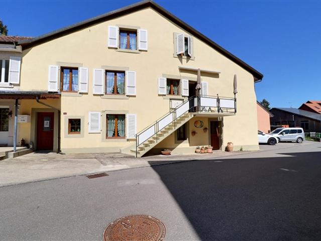Hübsches Dorfhaus in bewohnter Lebensversicherung ohne Rentenversicherung