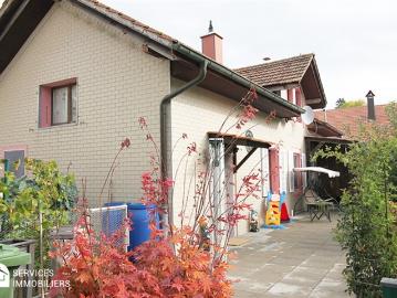 Familienhaus mit Terrasse, Garage, Nebengebäuden, selten!