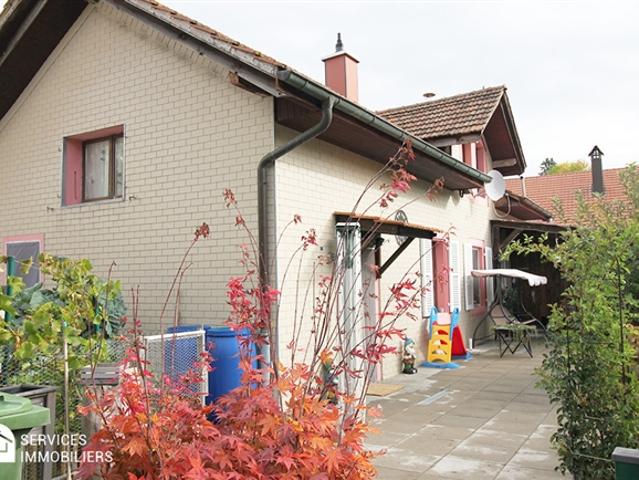 Familienhaus mit Terrasse, Garage, Nebengebäuden, selten!