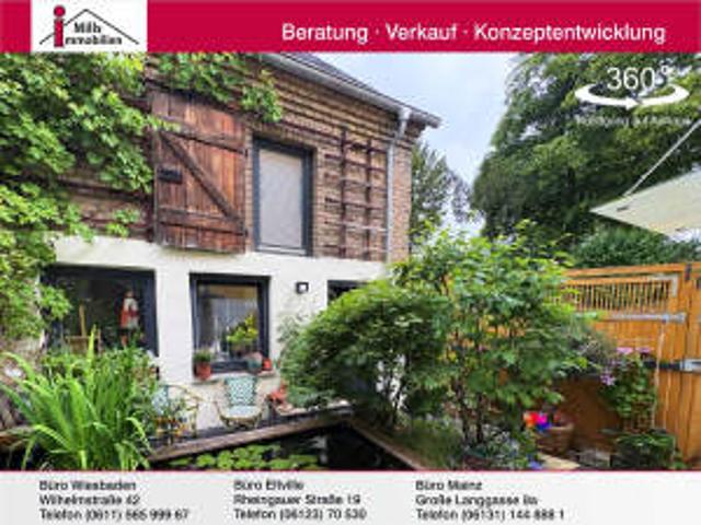 Hübsches Einfamilienhaus mit idyllischem Hof und Nebengebäude in ruhiger Lage von Geisenheim