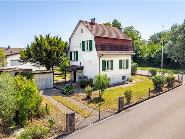 Hübsches Einfamilienhaus mit viel Umschwung und grossem Potenzial