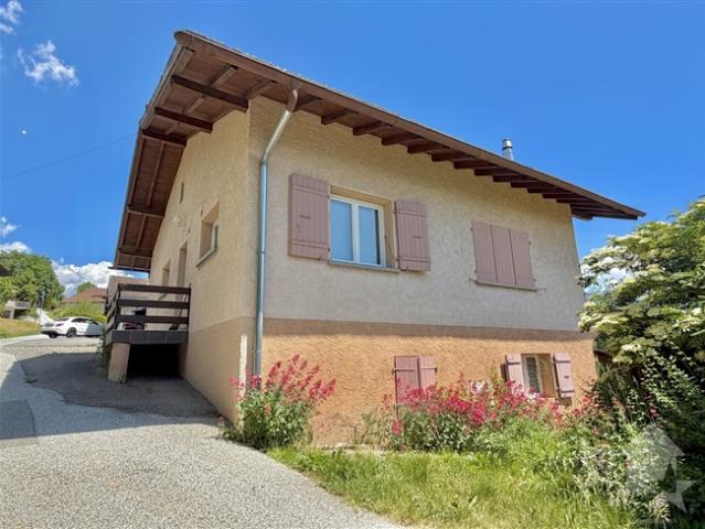 Hübsches freistehendes Haus auf einem wunderschönen Grundstück von 725 m²