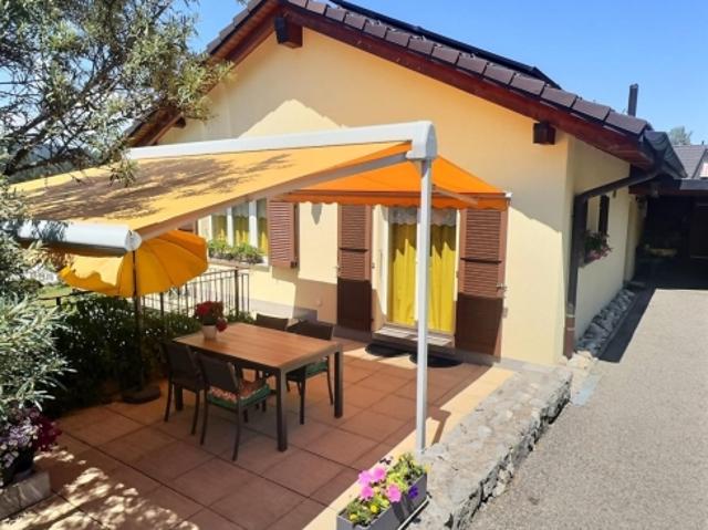 Hübsches Haus mit Lebensrente, ohne Miete bewohnt, mit einem großen Grundstück