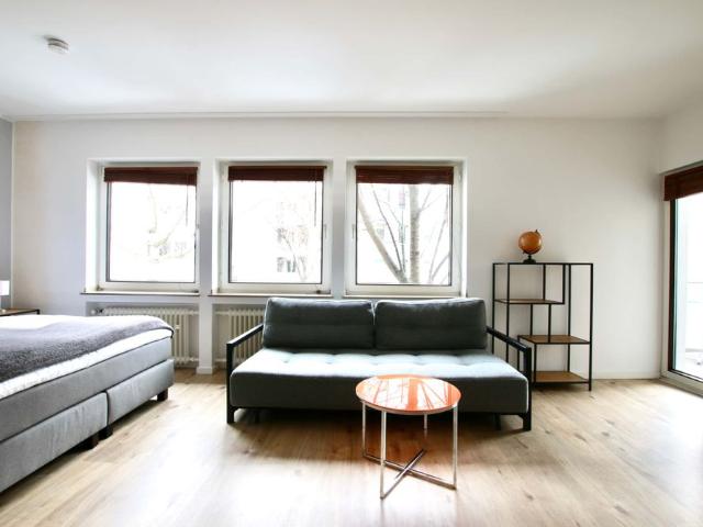 Hübsches Studio Apartment mit Balkon am Barbarossaplatz Pan 3114