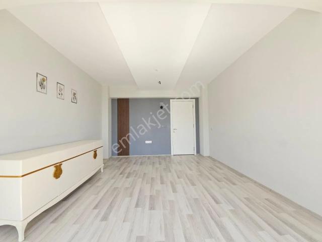 Hüdai Oral Caddesin De Denipole Yakın 3+1 150 M2 Harika Konumda Kiralık Daire