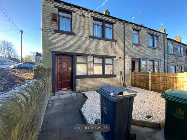 Huddersfield Road, Wyke, Bradford BD12, 2 bed terraced house to rent, £725 pcm | PrimeLocation