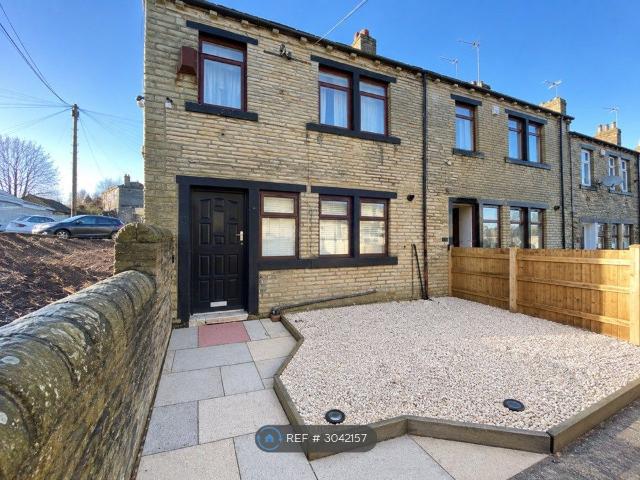 Huddersfield Road, Wyke, Bradford BD12, 2 bed terraced house to rent, £725 pcm | PrimeLocation