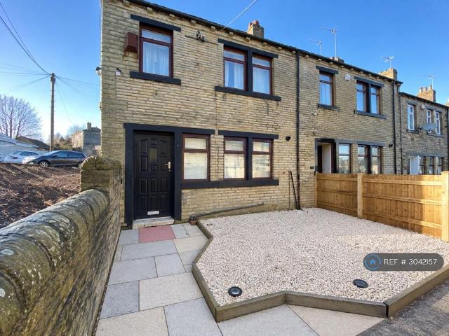 Huddersfield Road, Wyke, Bradford, BD12 2 bed terraced house to rent £725 pcm £167 pw