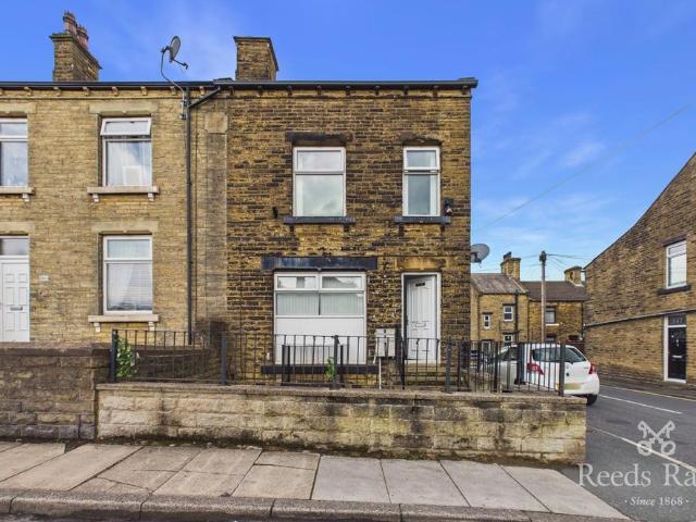 Huddersfield Road, Bradford BD12 4 bed end of terrace house to rent £1,400 pcm £323 pw