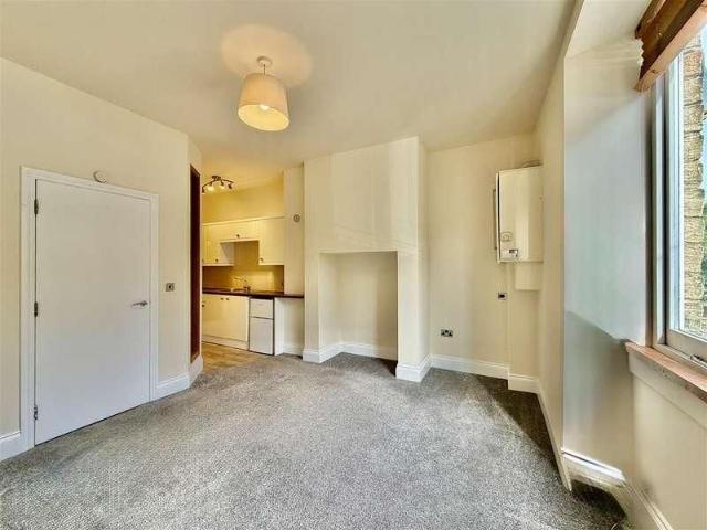 Huddersfield Road, Holmfirth, HD9