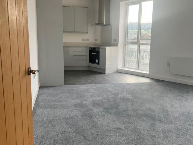Huddersfield Road, Mirfield WF14 1 bed flat to rent £895 pcm £207 pw