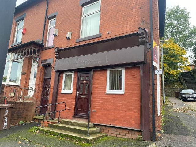 Huddersfield road, Oldham, OL4 3 bed flat to rent £1,100 pcm £254 pw