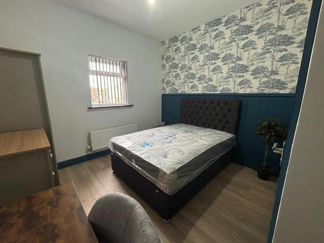 Huddersfield Road, OLDHAM, OL1 1 bed in a house share to rent £640 pcm £148 pw