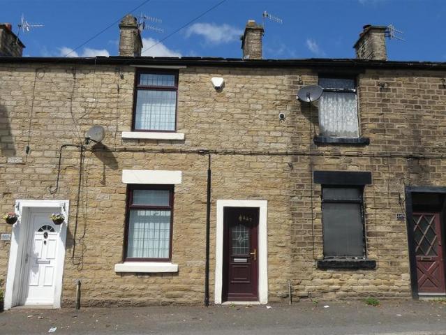 Huddersfield Road, Stalybridge SK15 2 bed terraced house to rent £900 pcm £208 pw
