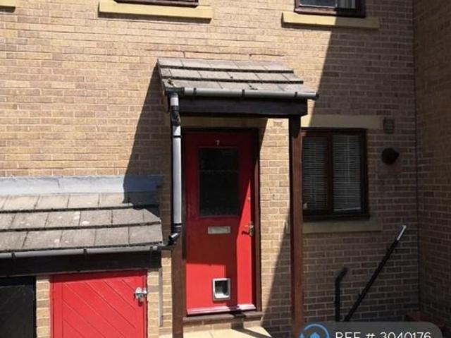 Hudson Close, Bradford, BD7 2 bed terraced house to rent £775 pcm £179 pw