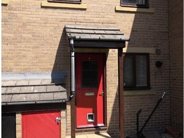 Hudson Close, Bradford BD7, 2 bed terraced house to rent, £775 pcm | PrimeLocation