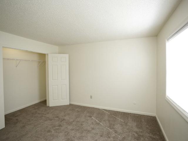 Hudson Pointe 1 Bedroom Apartment for Rent at 8900 Old Santa Fe Rd, Kansas City, MO 64138 Loma Vista