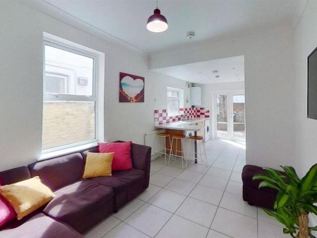 Hudson Road, Hampshire PO5 5 bed house to rent £2,625 pcm £606 pw