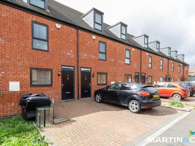 Hudsons Drive, Cotteridge, B30 3 bed townhouse to rent £1,375 pcm £317 pw