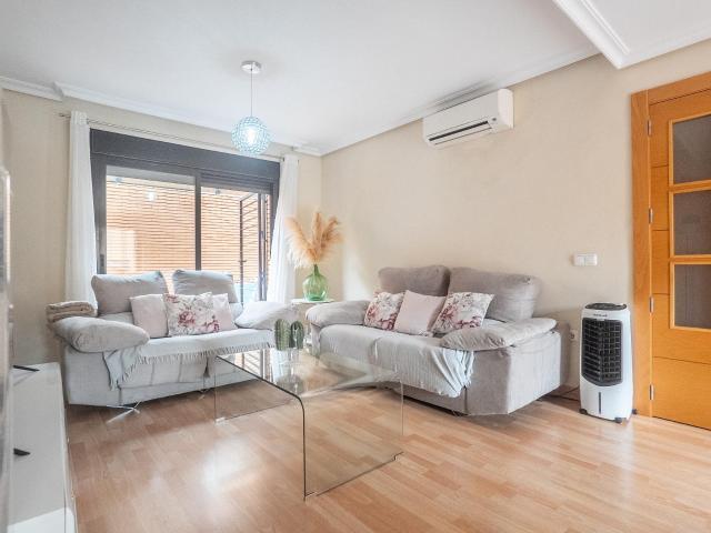 HUERCAL ALMERIA EL CERCADO: 5 DORMITORIOS + PATIO + GARAJE ABIERTO + 3 BAÑOS + PORCHE/JARDIN