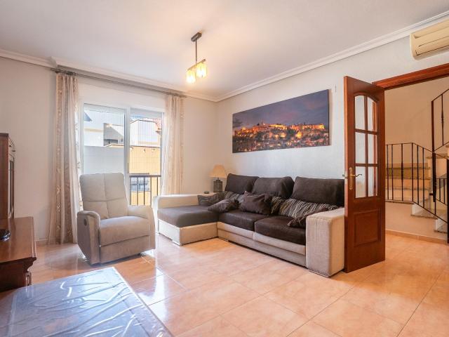 HUERCAL ALMERIA LOS PINOS: TRIPLEX 4 DORMITORIOS + 3 BAÑOS + GARAJE SOTANO AMPLIO CON BODEGA + PATIO