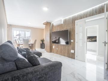 Espectacular tríplex reformado en Los Pinos con patio privado, sótano acondicionado y terraza