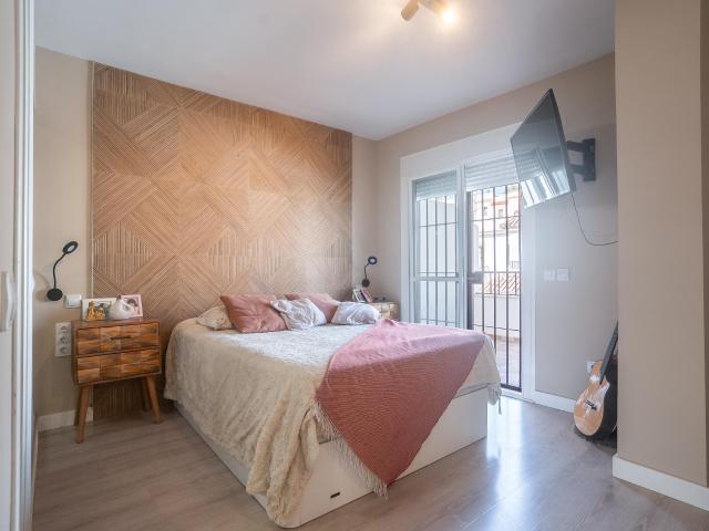 Espectacular tríplex reformado en Los Pinos con patio privado, sótano acondicionado y terraza
