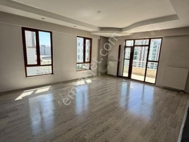 Hugalift Gayrimenkul Bağcılar Bajar Sitesi 4+1 Satılık Daire