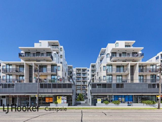 Huge Modern 1 bedroom Apartment, Ultra Convenient, Big Balcony with a Great Views!