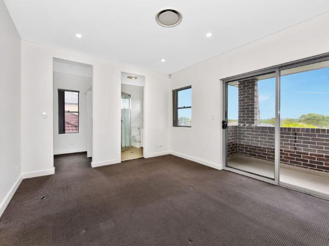 HUGE MODERN 3 BEDROOM DUPLEX