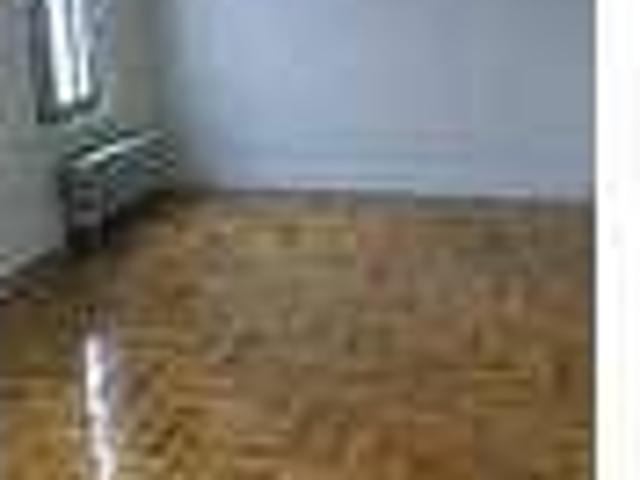 Huge one bedroom In private building /laundry on site