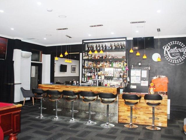HUGE OPPORTUNITY IN ELMORE CURRENTLY A PUB WITH 5 BEDROOMS