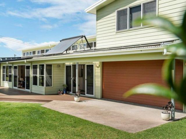 Huge and beautiful 5 bedroom feature filled home