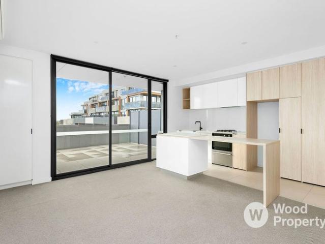 Huge Apartment with a Study!
