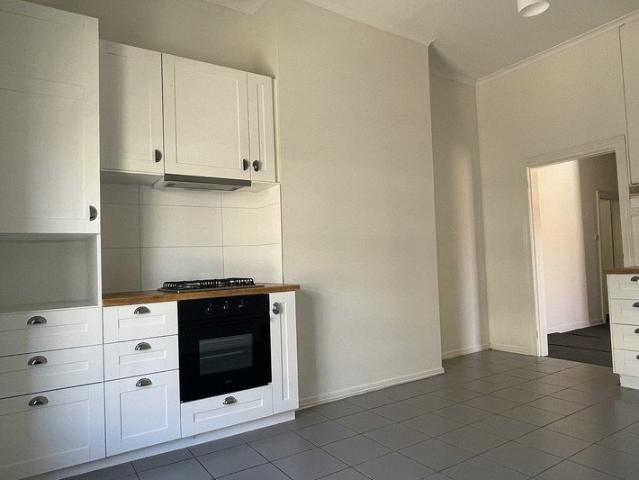 Huge apartment!Lygon Street and Melbourne Uni on the doorstep!