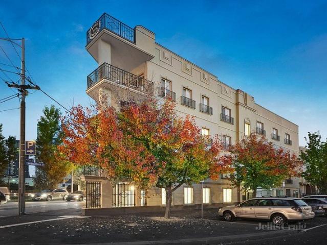 Huge apartment perfect to live in or great for an investment!