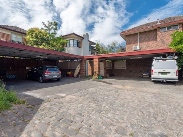 Huge Art Deco Three Bed Townhouse
