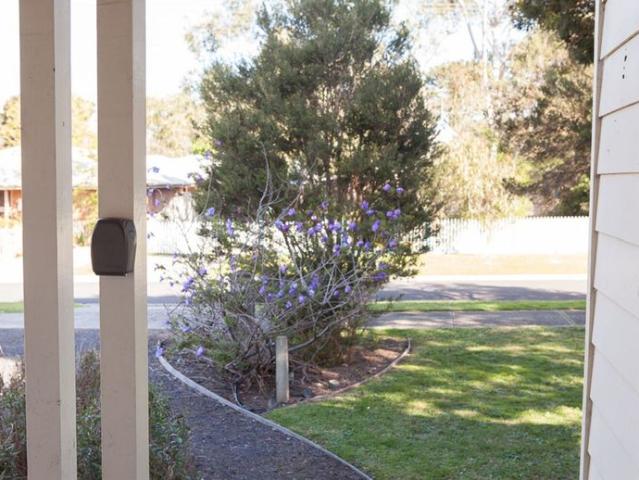 Huge Backyard, Fireplace, Beach 350m, Philip Island $550/week fully furnished