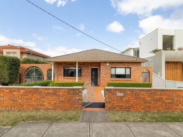 Huge Block Solid Double Brick Home New Granny Flat Duplex Development Potential with Dual Income