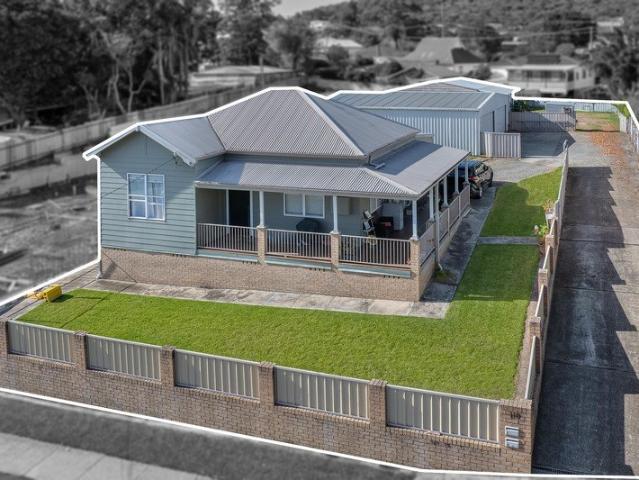 HUGE BLOCK, TWO DWELLINGS, JUST OVER 1KM TO LAKE FORESHORE