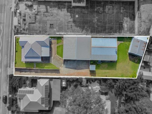 HUGE BLOCK, TWO DWELLINGS, JUST OVER 1KM TO LAKE FORESHORE