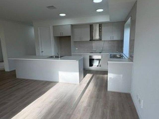 Huge brand new house for rent Walking to train station