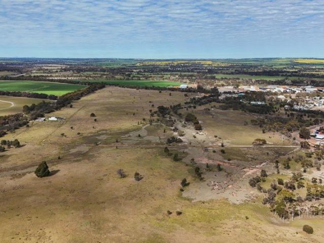 HUGE COMMERCIAL DEVELOPMENT OPPORTUNITY 43.5HA IN KATANNING'S INDUSTRIAL EXPANSION AREA