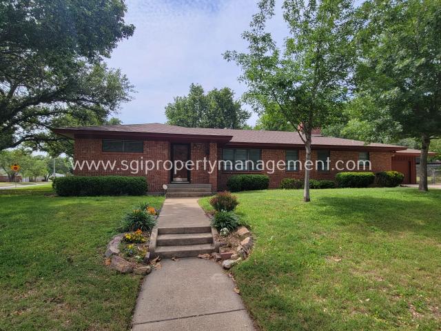 Huge corner lot in Westcliff