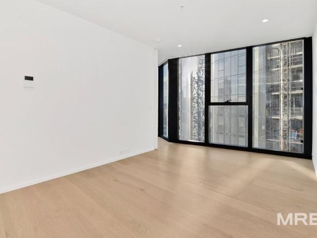 Huge designer apartment in the heart of Southbank