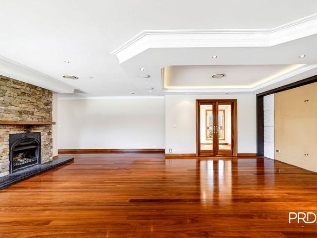 HUGE FAMILY HOME ON APPROX. ONE ACRE IN RIVERSTONE!