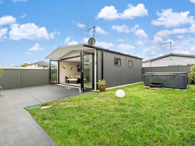 HUGE FAMILY HOME AND WALK TO THE BEACH