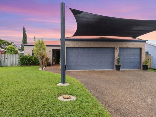 Huge Family Home and Parking for 6 in the Sought after Mount Louisa!
