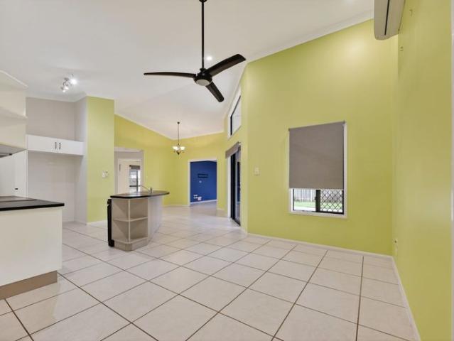 Huge Family home close to the Beach